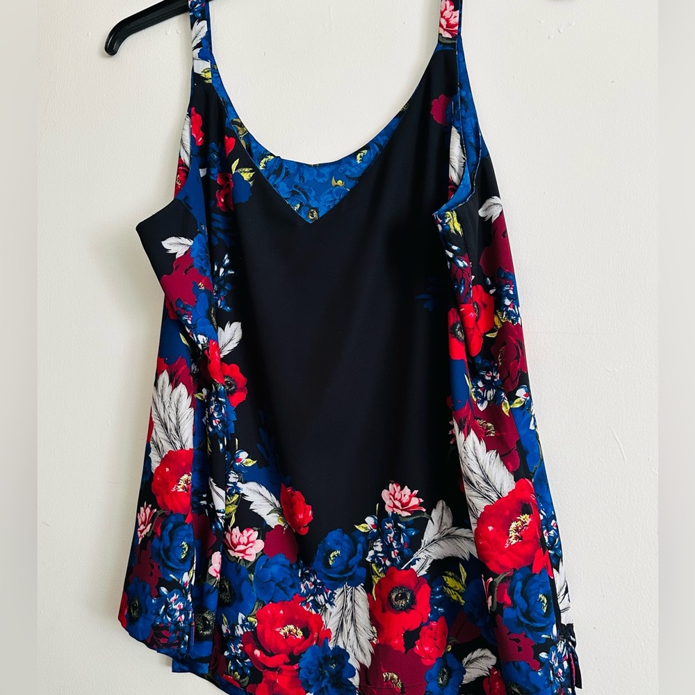 NWT WHBM camisole top. Reversible. Nice !